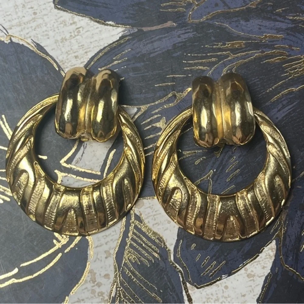Vintage 80s RUNWAY Huge Oversized Hinged Gold Tone Hoop Earrings D3